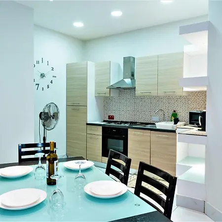 St. Peter's Pool Apartment *