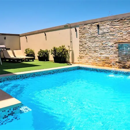 St. Peter's Pool Apartment *