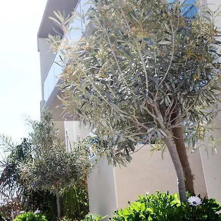 St. Peter's Pool Apartment *