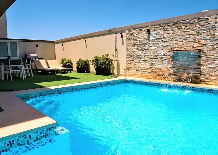 St. Peter's Pool Apartment *