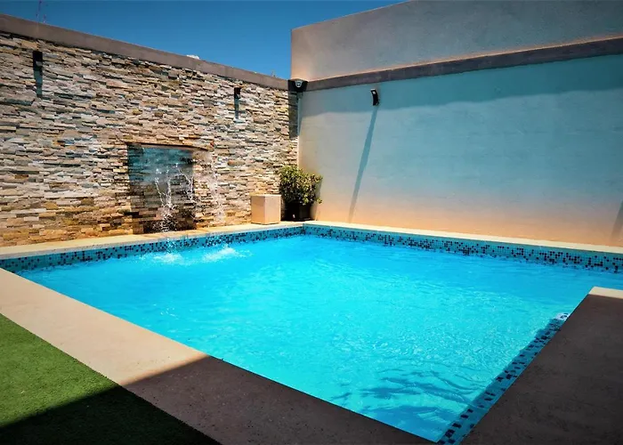 St. Peter's Pool Apartment